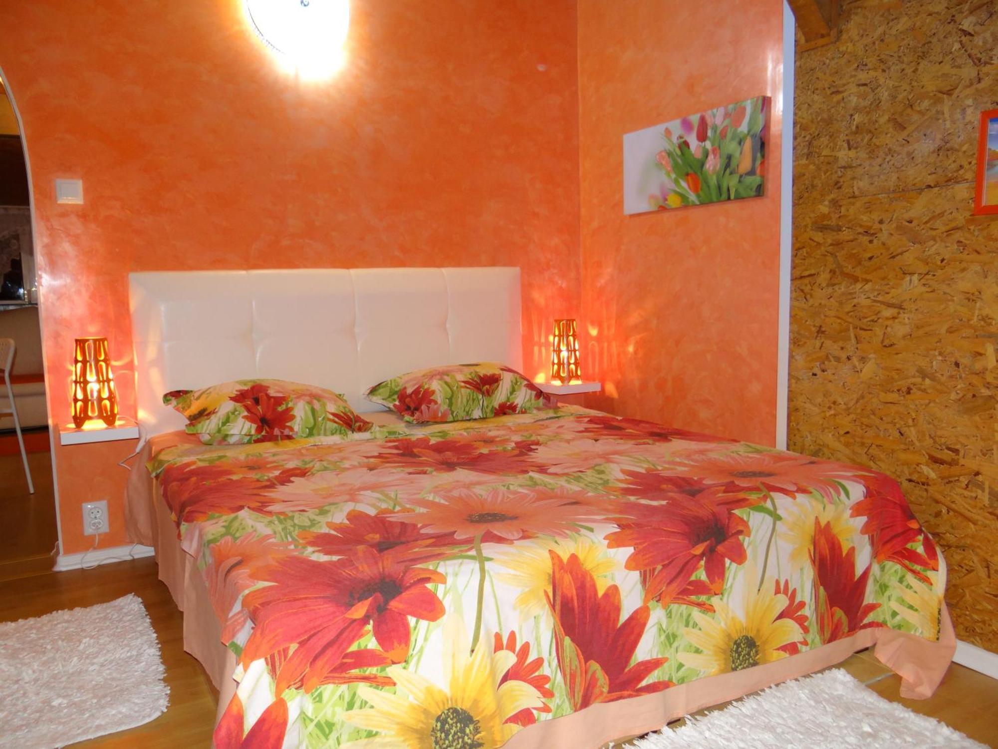Orange Flower Apartment *