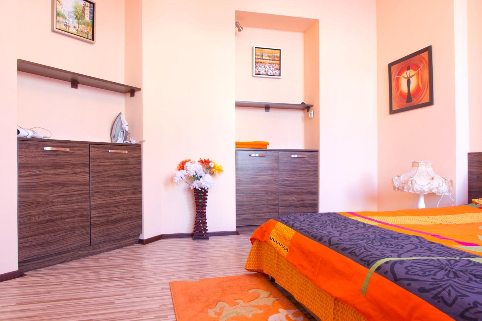 Apartment Orange Flower *