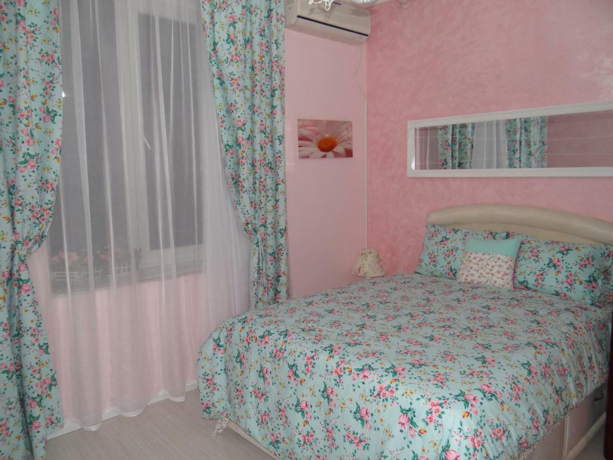 Orange Flower Apartment Sofia